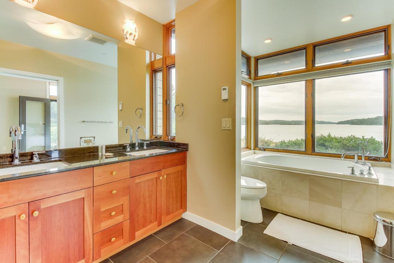 Fidalgo Island Waterfront Stunner Villa Anacortes Exteriör bild